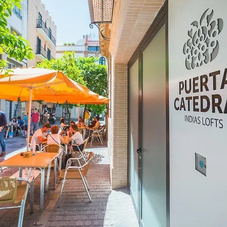 Puerta Catedral Indias Lofts * סביליה